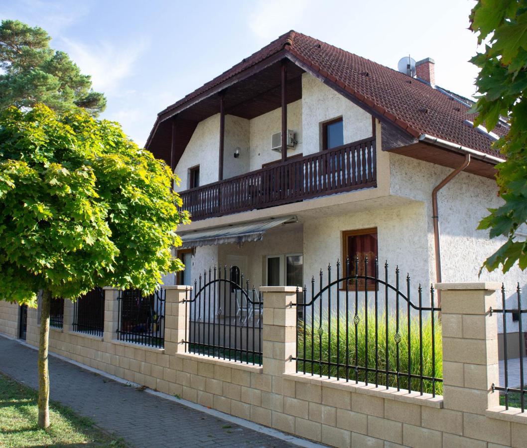 Zsolnay Apartman Siofok Exterior photo